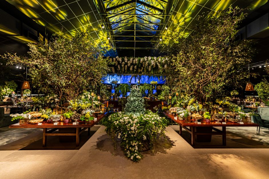 https://melaniejanecampbellflowers.co.uk/blog/trade-techniques-for-largescale-event-floral-installations/